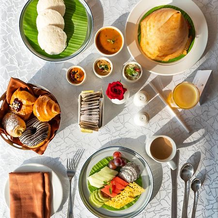 Hyatt Place Gurgaon Udyog Vihar Exteriér fotografie A typical vegetarian meal served on board
