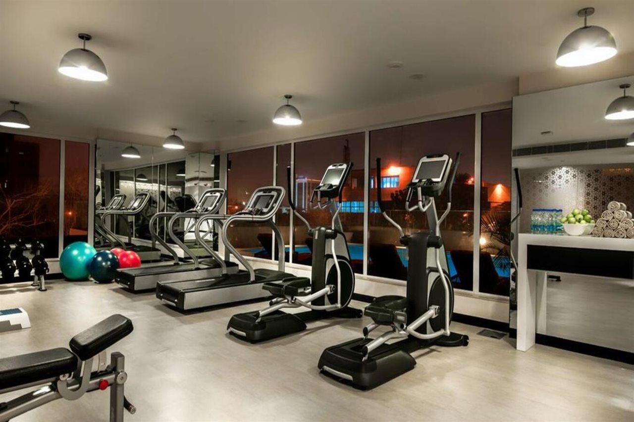 Hyatt Place Gurgaon Udyog Vihar Exteriér fotografie The gym at the hotel
