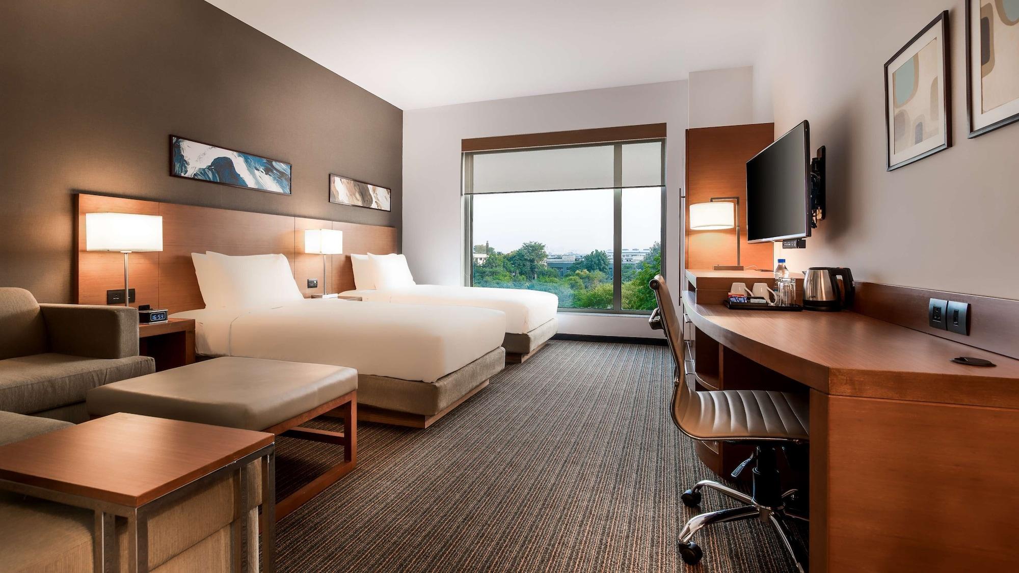 Hyatt Place Gurgaon Udyog Vihar Exteriér fotografie A typical guest room at an IHG hotel