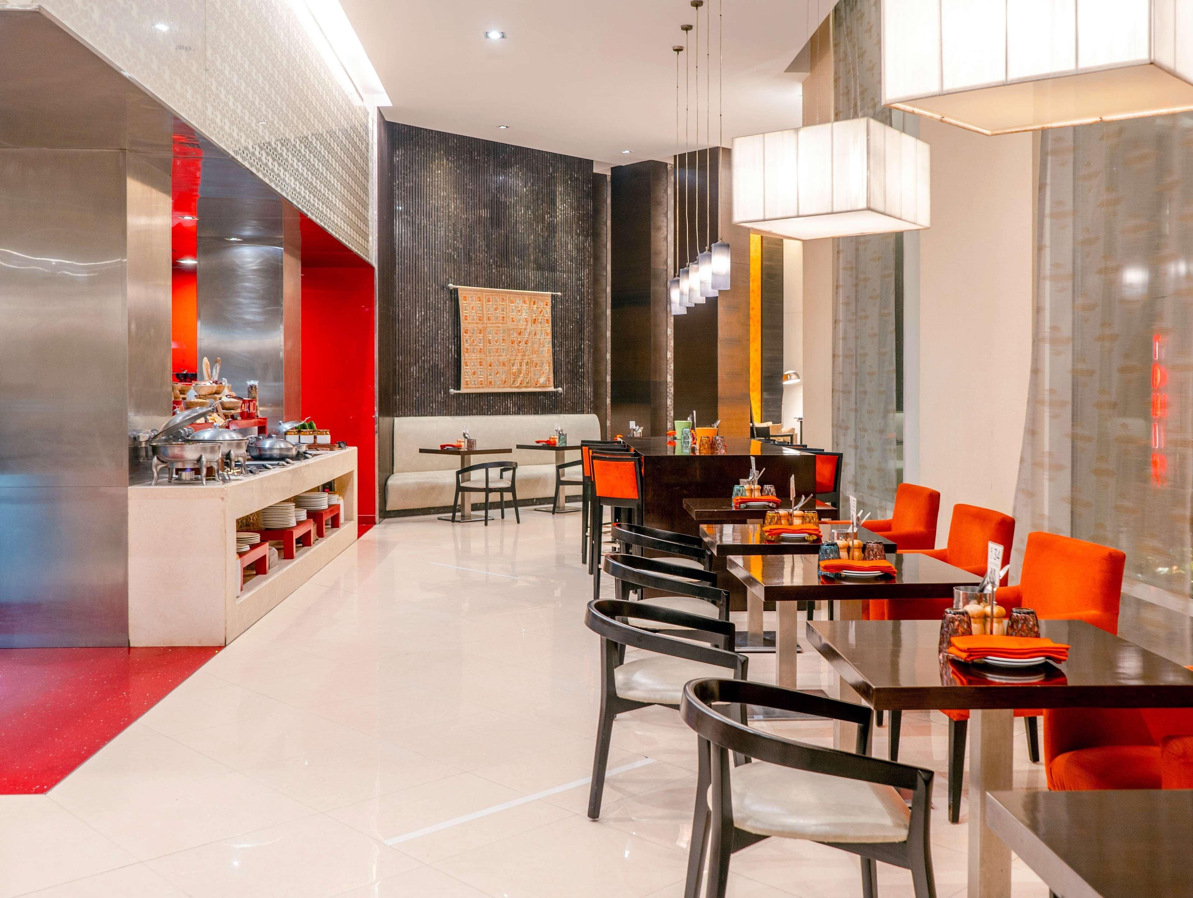 Hyatt Place Gurgaon Udyog Vihar Exteriér fotografie The restaurant at the hotel