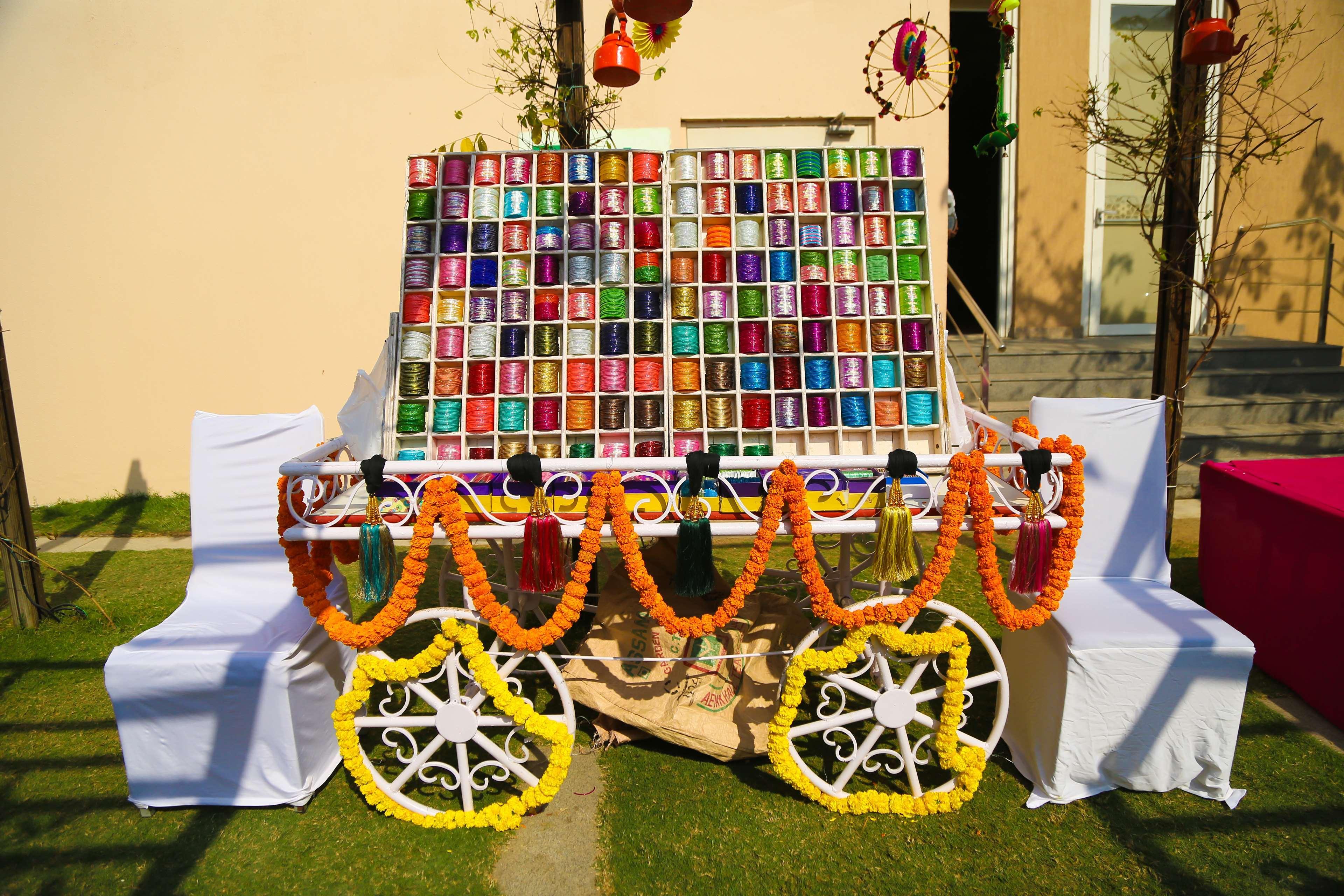 Hyatt Place Gurgaon Udyog Vihar Exteriér fotografie A traditional Indian wedding cart
