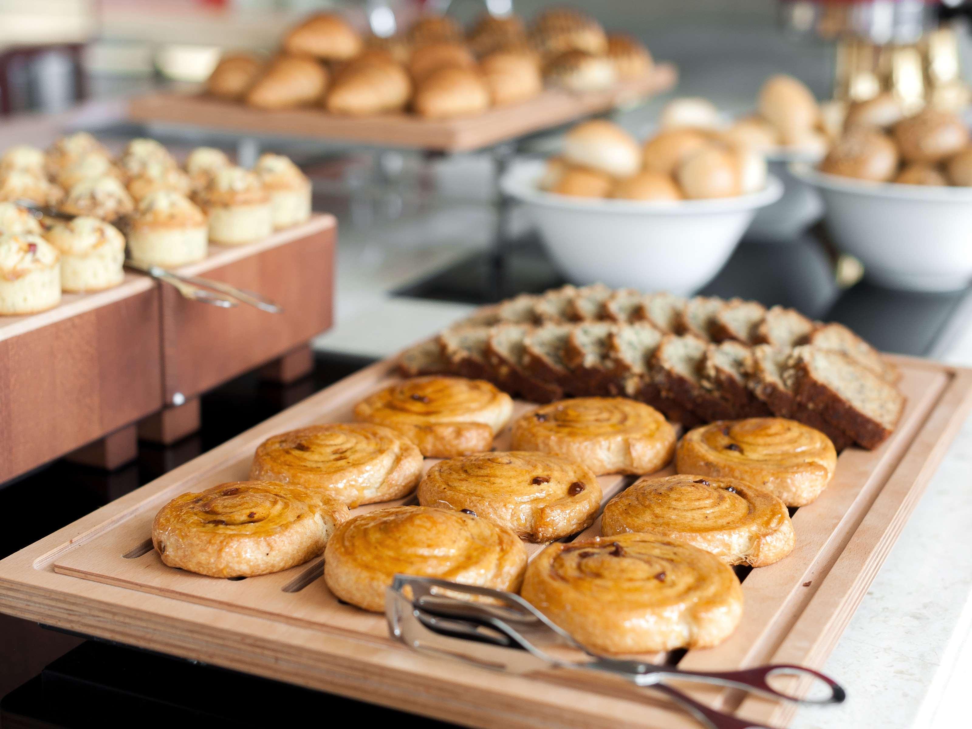 Hyatt Place Gurgaon Udyog Vihar Exteriér fotografie A selection of pastries