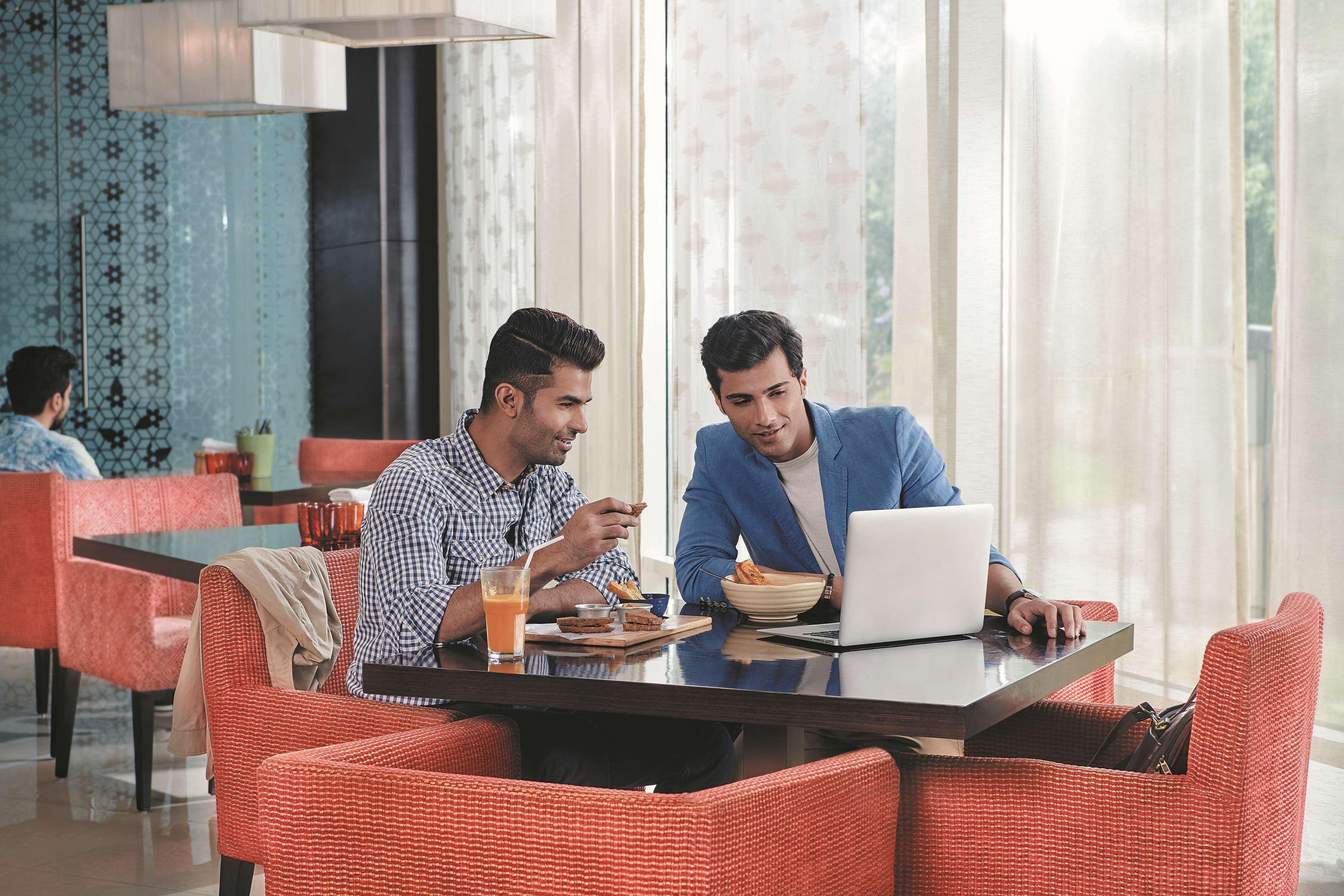 Hyatt Place Gurgaon Udyog Vihar Exteriér fotografie The Lounge at Mumbai International Airport