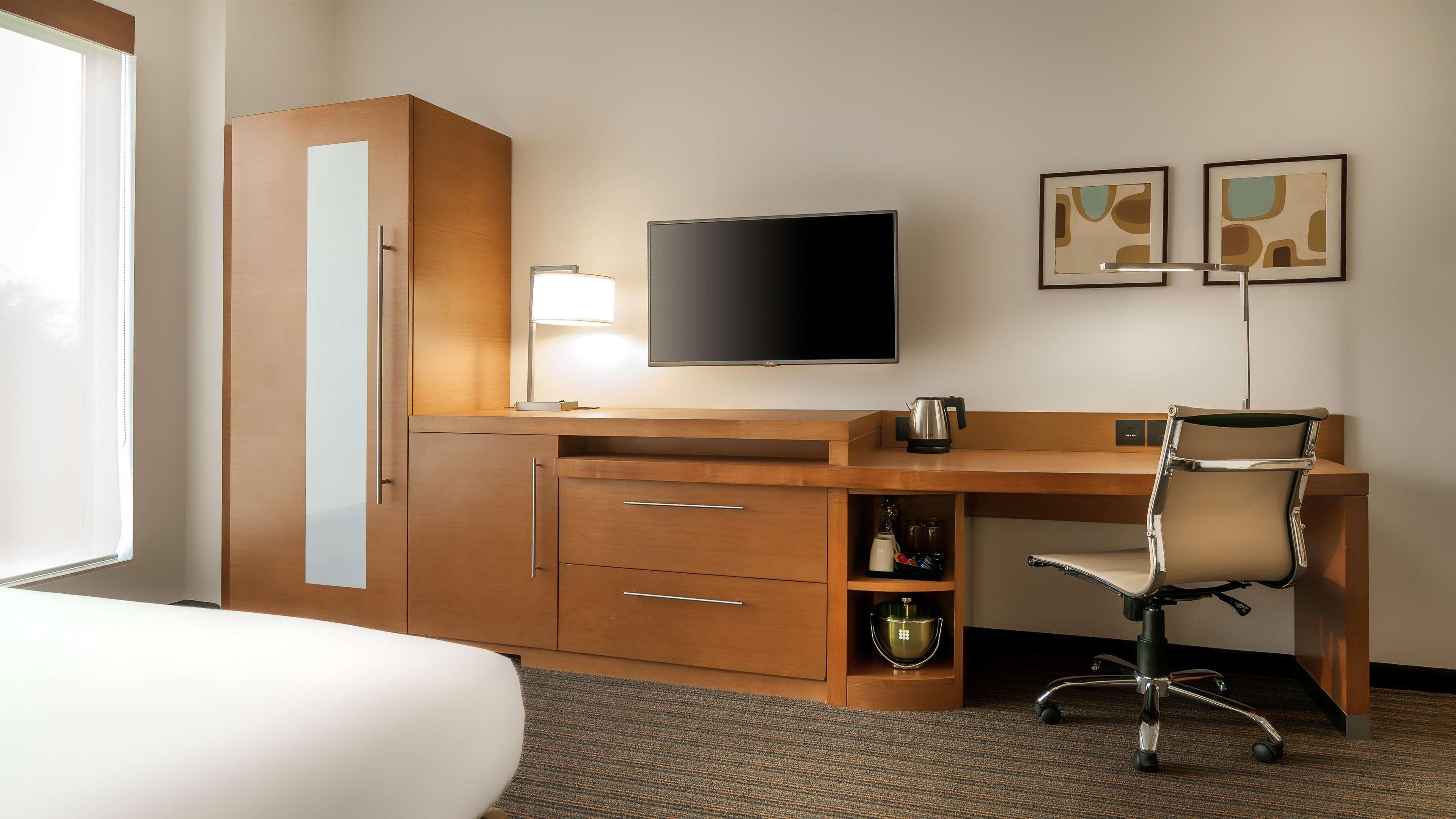 Hyatt Place Gurgaon Udyog Vihar Exteriér fotografie A typical room at the Hilton Garden Inn