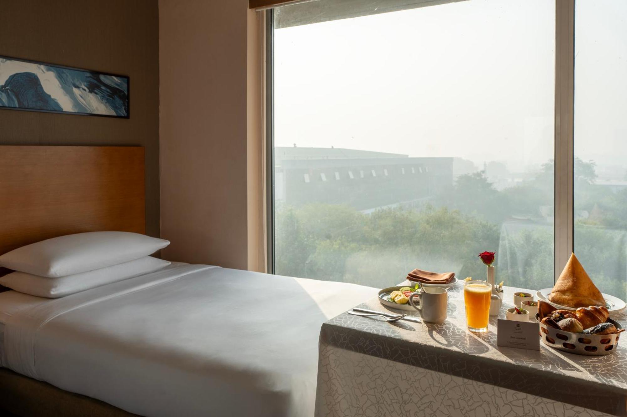 Hyatt Place Gurgaon Udyog Vihar Exteriér fotografie A room at the hotel